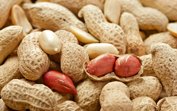 арахіс чудово втамовує апетит, проте зловживати ним не варто через високу кількість жирів