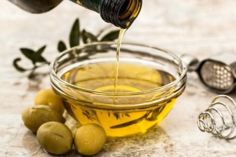 Вісім причин випивати ложку оливкової олії натщесерце