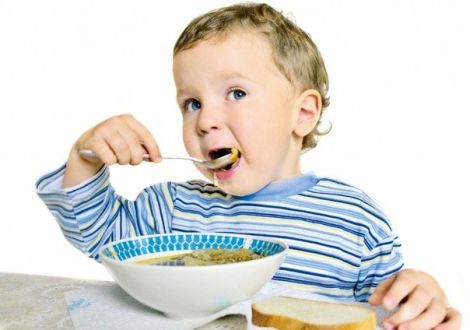 Поради, які допоможуть навчити дитину харчуватись правильно