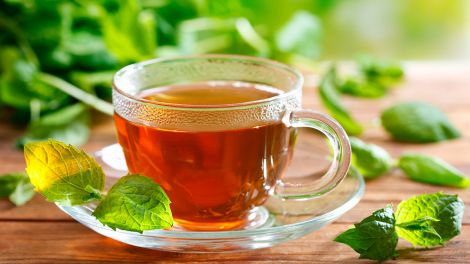 Чай не завжди корисний: 5 варіантів небезпечних наслідків вживання популярного напою