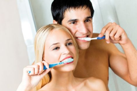 Очищуємо ротову порожнину та зуби від токсинів