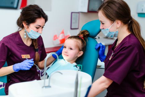 Огляд у дитячого стоматолога