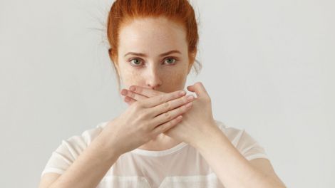 Причини появи неприємного запаху з рота
