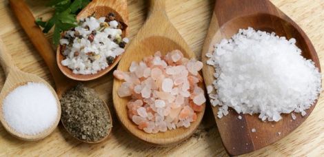 Дієтолог назвала три продукти, якими можна замінити сіль у раціоні