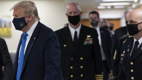 Медичні маски та Трамп