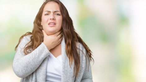 Біль в горлі: є методи, як від нього позбутися без ліків