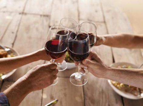 Чи келих вина в день зміцнює здоров'я серця? Вчені перевірили