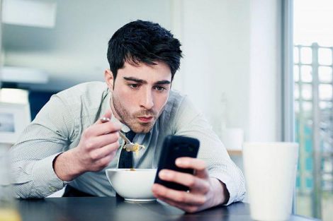Як зменшити шкоду здоров'ю від смартфона: рекомендації вченого