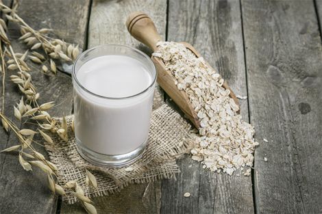 Дієтолог розповів про реальну користь вівсяного молока