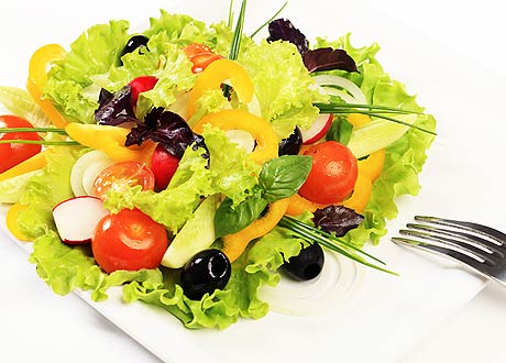 ідеальний овочевий салат має містити пропорційну кількість білків, жирів та вуглеводів