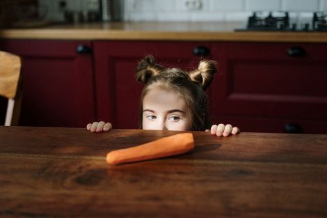 Жовта шкіра, висип і набряки: чим може обернутися надмірне вживання моркви