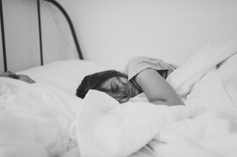 Поки ви спите: вчені дізналися, що вночі рак поширюється агресивніше