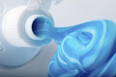 Вчені розповіли про небезпеку зубної пасти