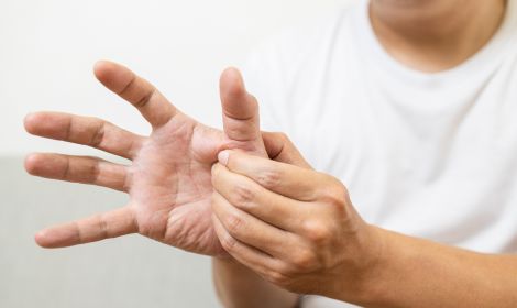 Чому виникає оніміння в пальцях?