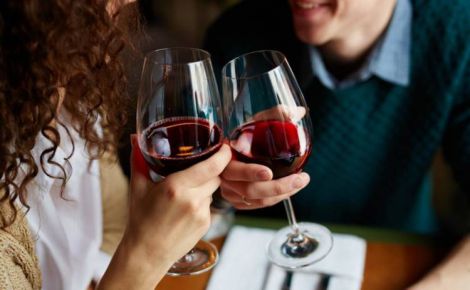 Вживання вина шкодить більше жінкам