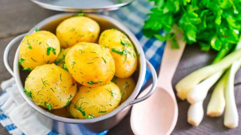 Кому не можна їсти картоплю: рекомендації дієтолога