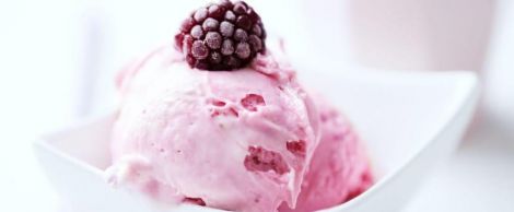 Пальчики оближеш: рецепт охолоджувального малинового морозива