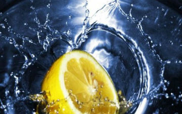 Вода з лимоном позбавить від токсинів