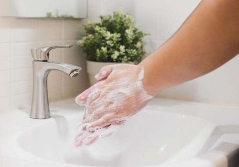 Часте миття рук і тіла