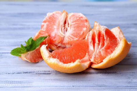 Лікарі пояснили, чому не можна їсти грейпфрут при прийомі ліків від підвищеного холестерину