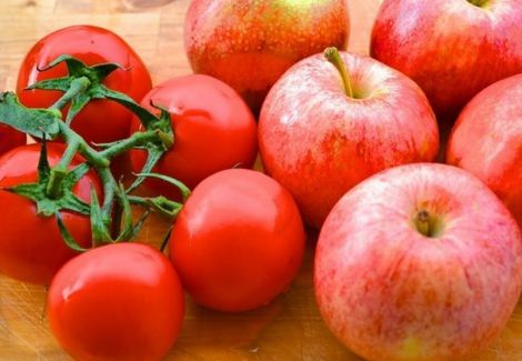 Користь помідорів та яблук