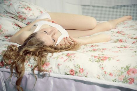 Сплю і худну: скільки калорій організм спалює під час сну