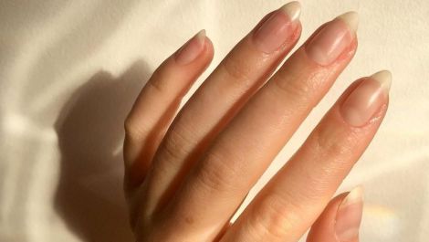 Домашні методи відновлення нігтів
