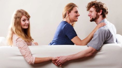 Чому чоловіки зраджують: 6 частих причин розкрила психолог
