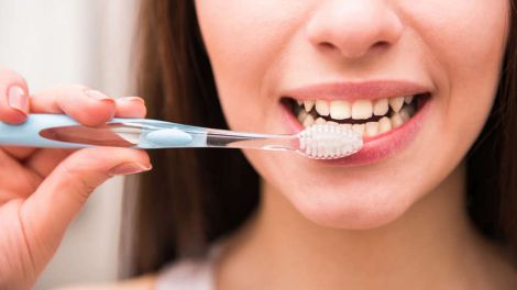 Лікарі розповіли, як зберегти здоров'я зубів та порожнини рота