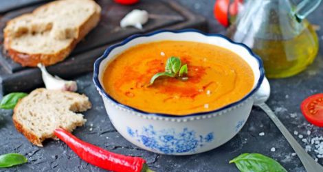 Дієтолог назвала кращий суп для зниження рівня холестерину