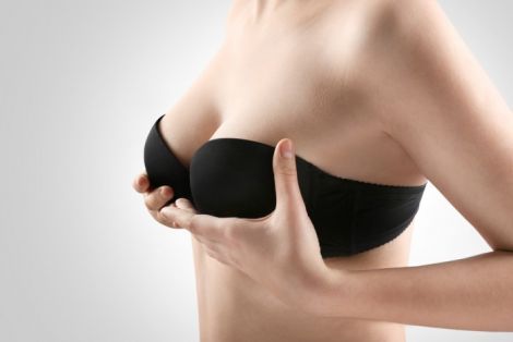 После родов врачи рекомендуют делать подтяжку груди