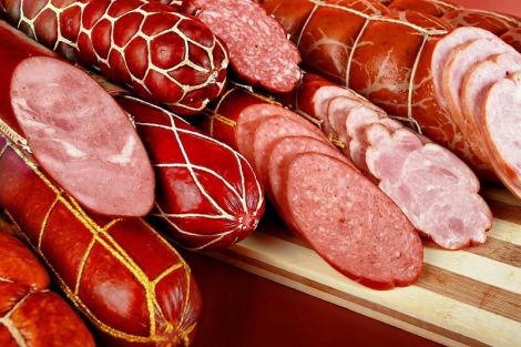 Дієтологи заборонили їсти ковбасу