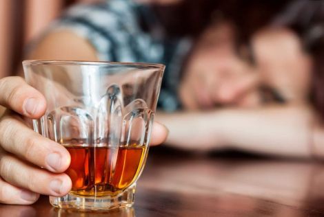 Що відбувається з рівнем цукру в крові, коли ви п'єте алкоголь