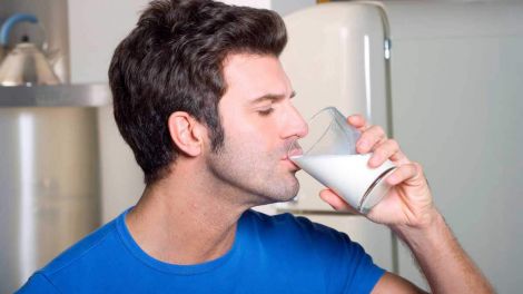 Чи можна пити молоко після 30 років, розповів дієтолог