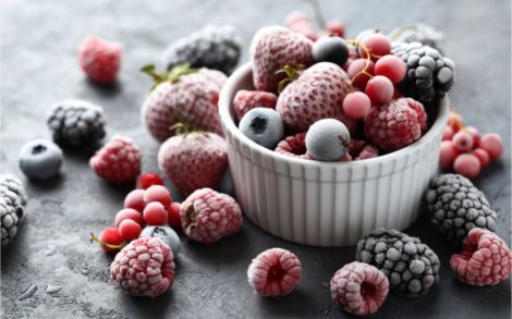 Заморожені фрукти та ягоди