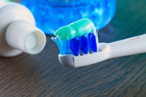 Відбілювальні зубні пасти можуть бути небезпечними