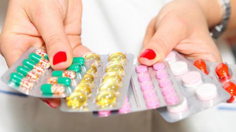 Чому таблетки не допомагають: найчастіші помилки при прийомі ліків