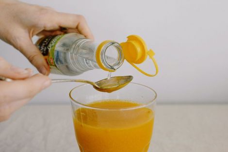 Як приготувати домашній напій для схуднення з яблучним оцтом