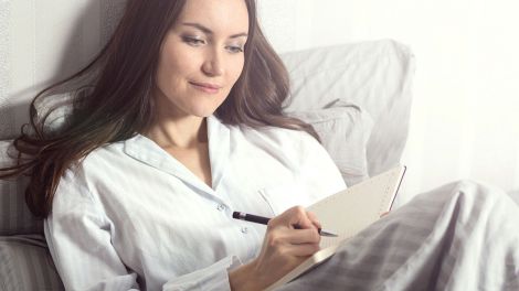 Ручка і папір: простий спосіб боротьби з безсонням запропонував психолог