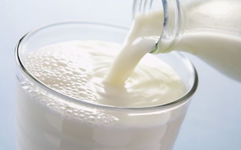 Вживання жирного молока викликає рак грудей