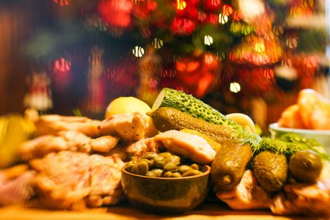 Дієтолог попередив про небезпеку переїдання через алкоголь на Новий рік