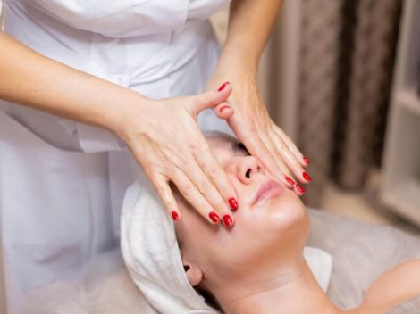 Переваги масажу обличчя для вашого зовнішнього вигляду