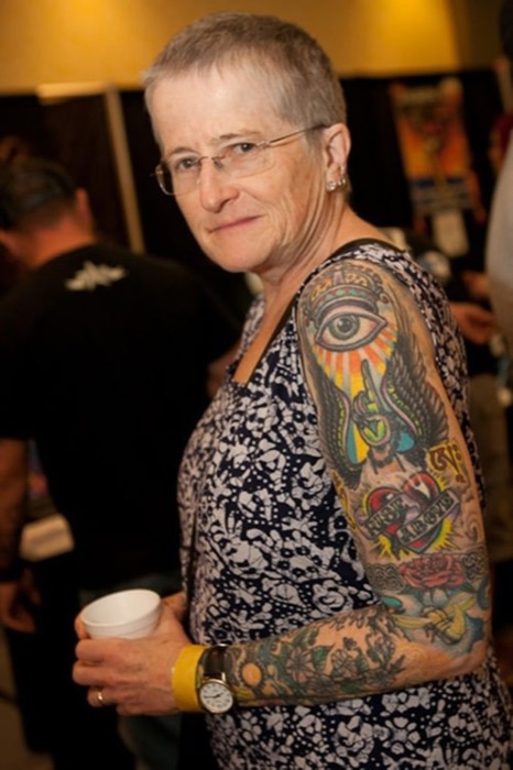 14-seniors-finally-reveal-what-tattoos-look-like-when-youre-older-4.jpg (81.17 Kb)