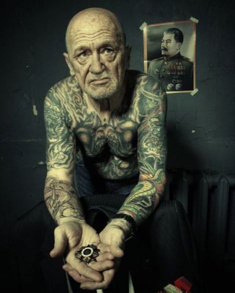 14-seniors-finally-reveal-what-tattoos-look-like-when-youre-older-6.jpg (36.26 Kb)