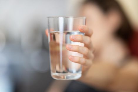 Три помилки, які роблять люди під час пиття води Три помилки, які роблять люди під час пиття води