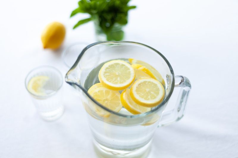 Чи корисно пити воду на ніч