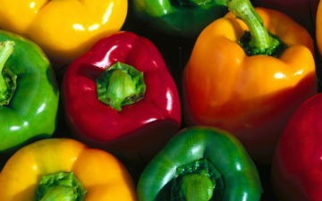 Три вітаміни, якими можуть похвалитися сирі болгарські перці Три вітаміни, якими можуть похвалитися сирі болгарські перці