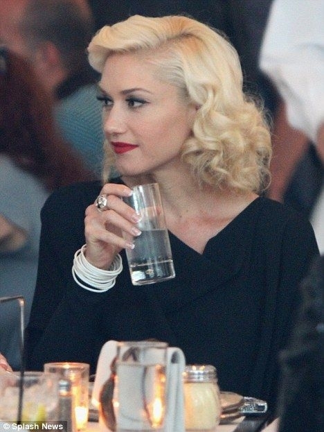 gwen-stefani-retro-hairstyle.jpg (166.2 Kb)